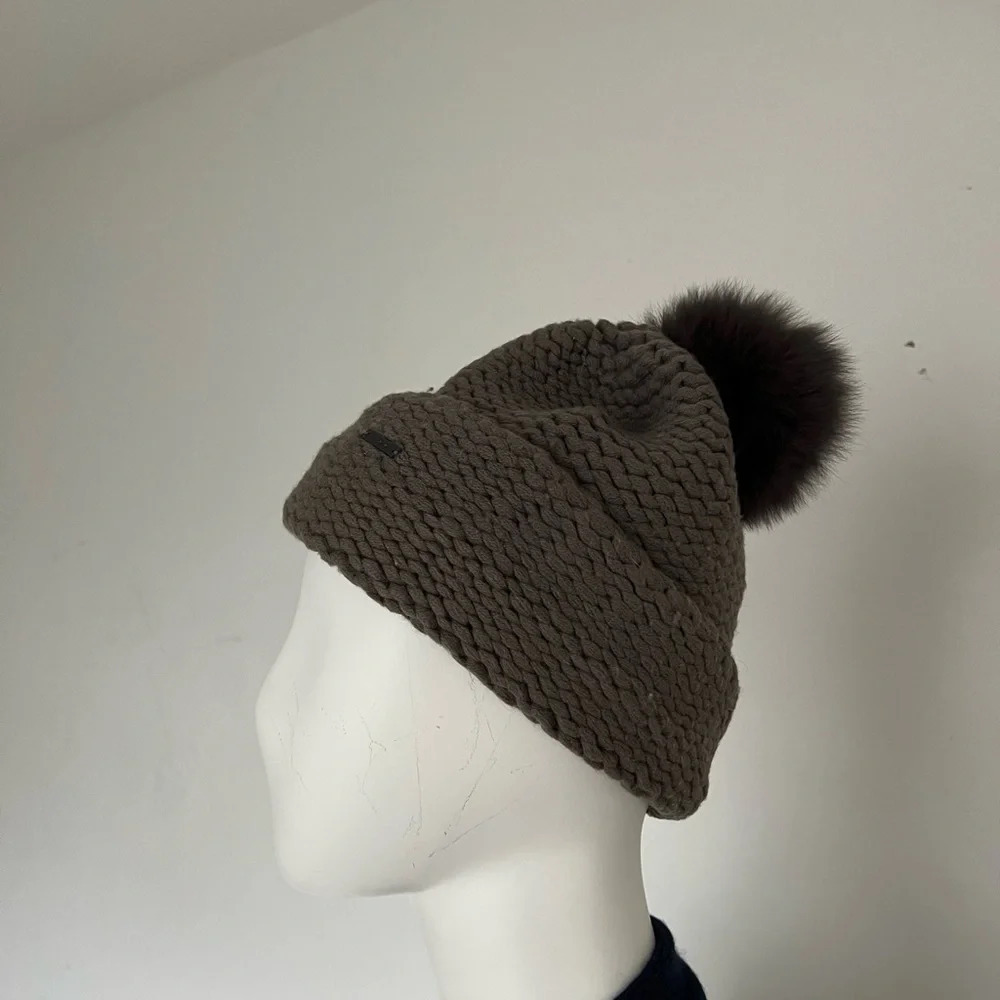 Elie Tahari Gray Cashmere & Wool Blend Hat Beanie Chunky Knit Nwot